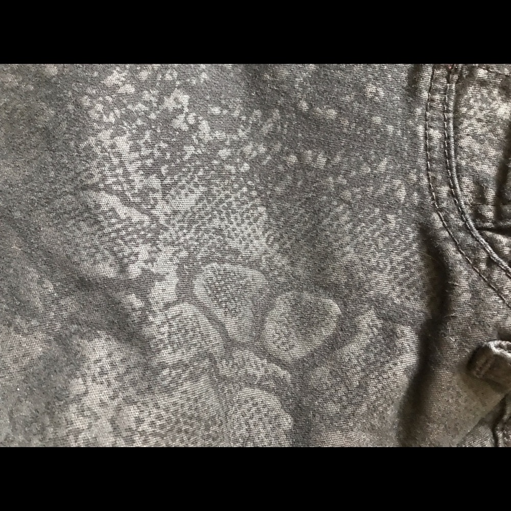 🌸2 for $20 Black snake print skinny jeans